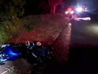 Condutor de moto morre após atropelar vaca em estrada