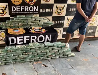 Quase 105kg de cocaína é apreendida pelo DEFRON com professor de letras