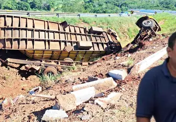 Caminhoneiro perde o controle da direção, tomba veículo e morre na BR-060 na Serra de Maracaju
